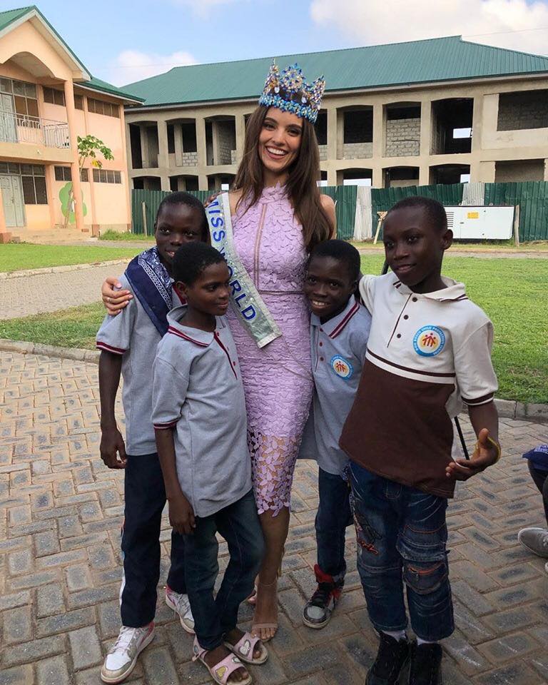 miss world 2018 de visita por continente africano. Z2iu59xz